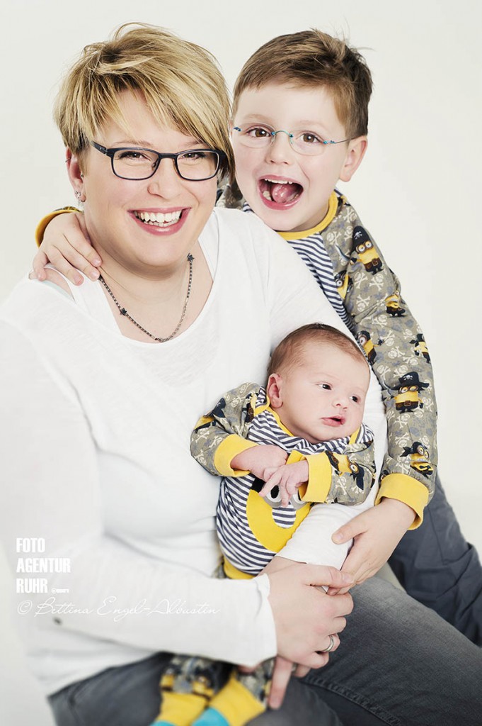 Baby Mats Paulsen (2 Wochen) mit Eltern Sandra & Stefan und Bruder Ben (5) - Familienshooting am Mittwoch, den 5. November 2015